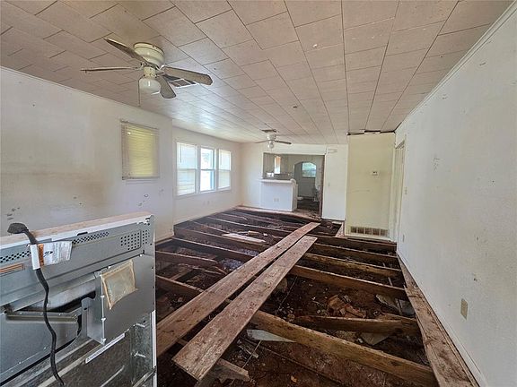 4th image of 423 N Roosevelt Ave