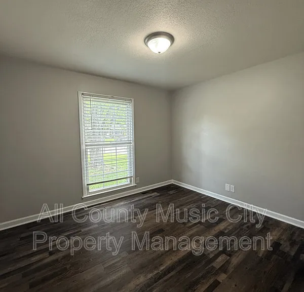 553 Owendale Dr — Photo 7