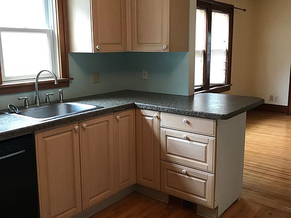 4th image of 72 Marion St