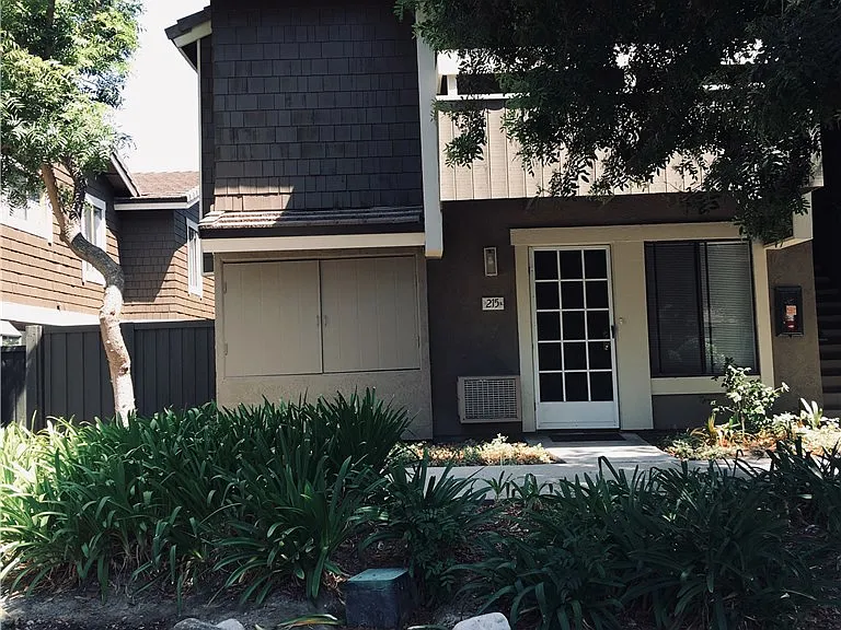 215 Springview — Photo 9