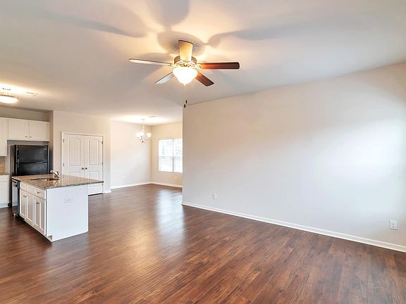 4th image of 160 Daisy Cir