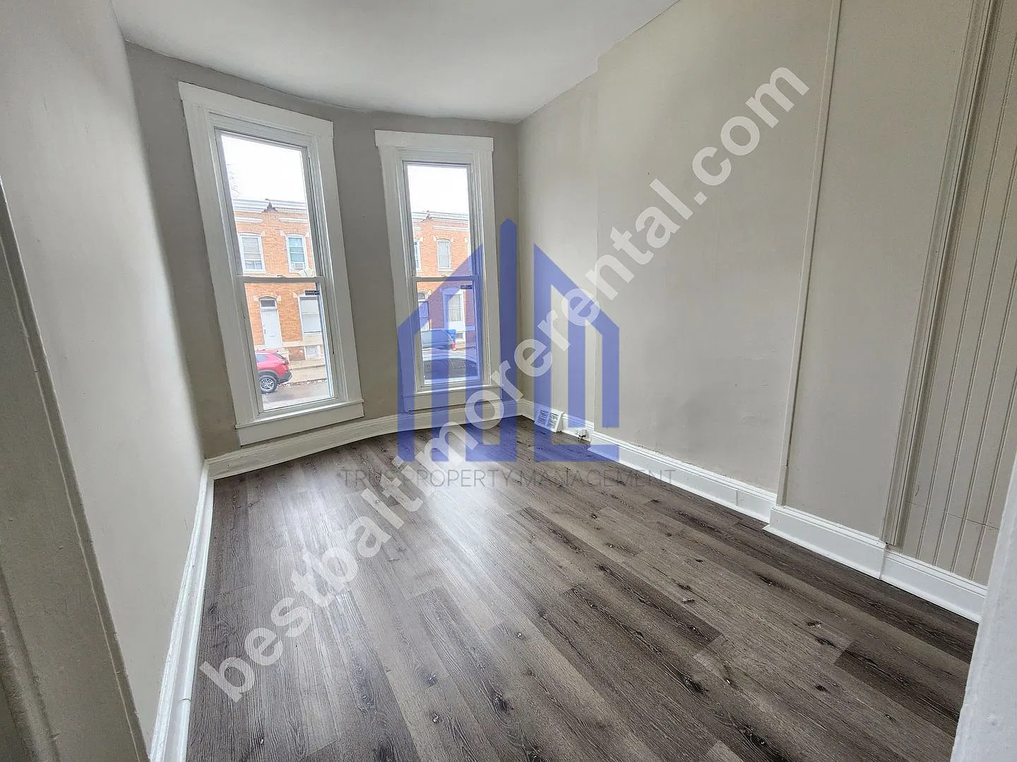 Spacious 3 Bedroom Home In West Baltimore — Photo 2