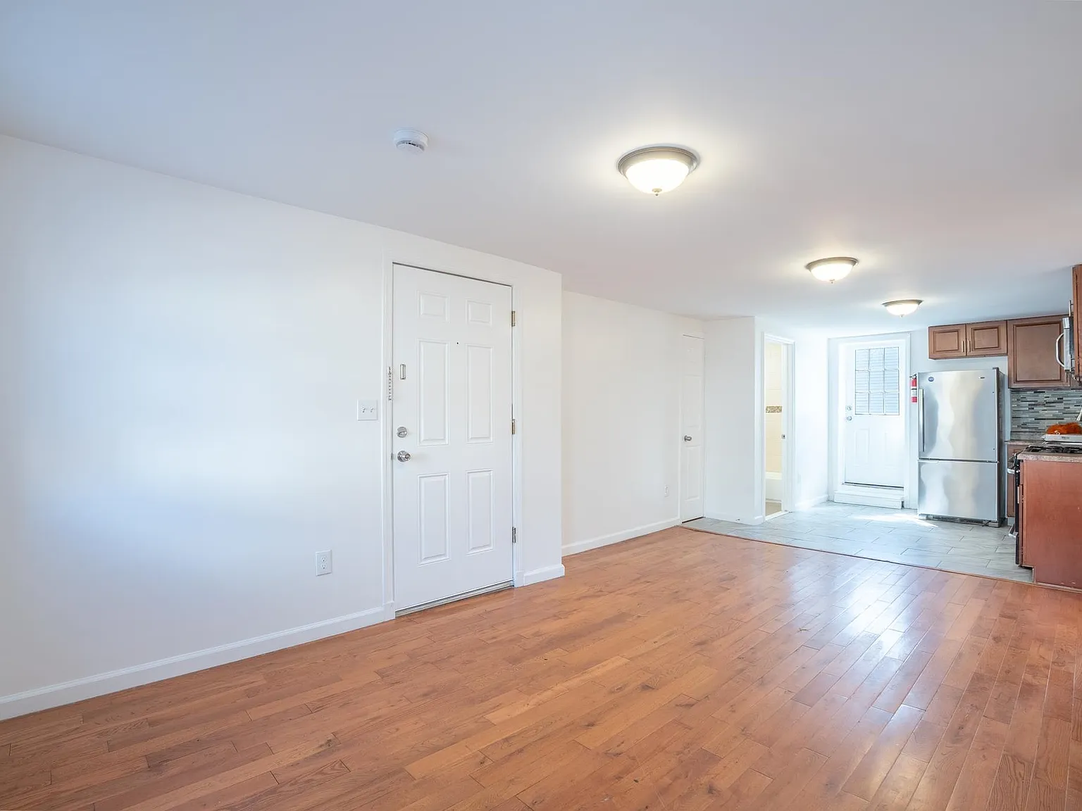 2 bed, 1.0 bath, $2,500 — Photo 3