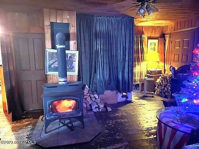3rd image of 727 Groveside Road