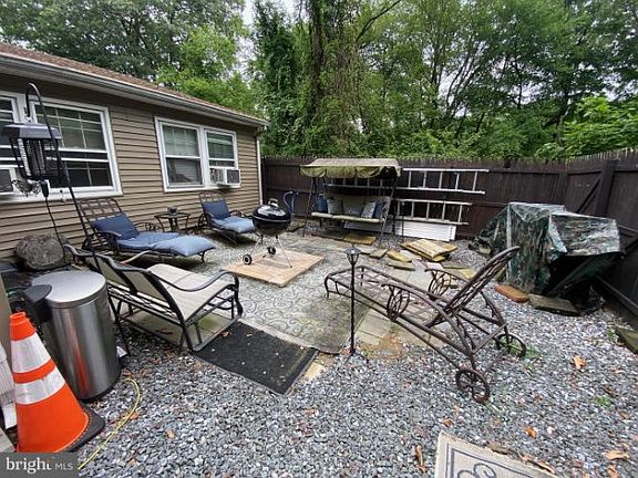 5th image of 17 Riverview Pl