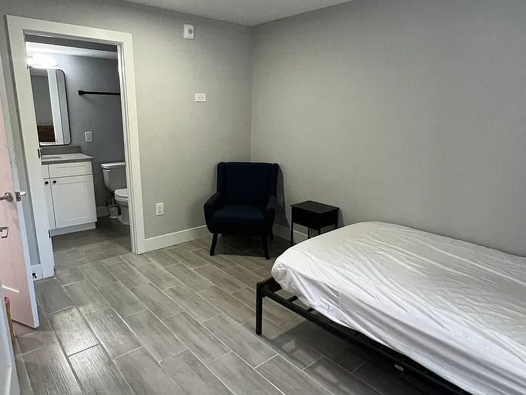1032 Park Rd NW #1 — Photo 1