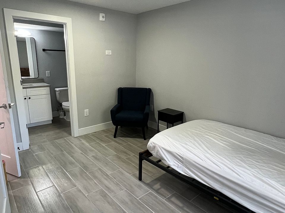 1st image of 1032 Park Rd NW #1