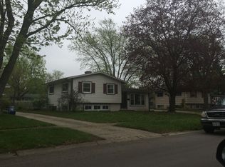 13 Woodridge Rd, Montgomery, IL 60538