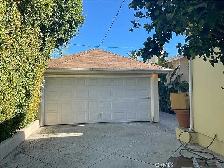 14320 Hortense St — Photo 17