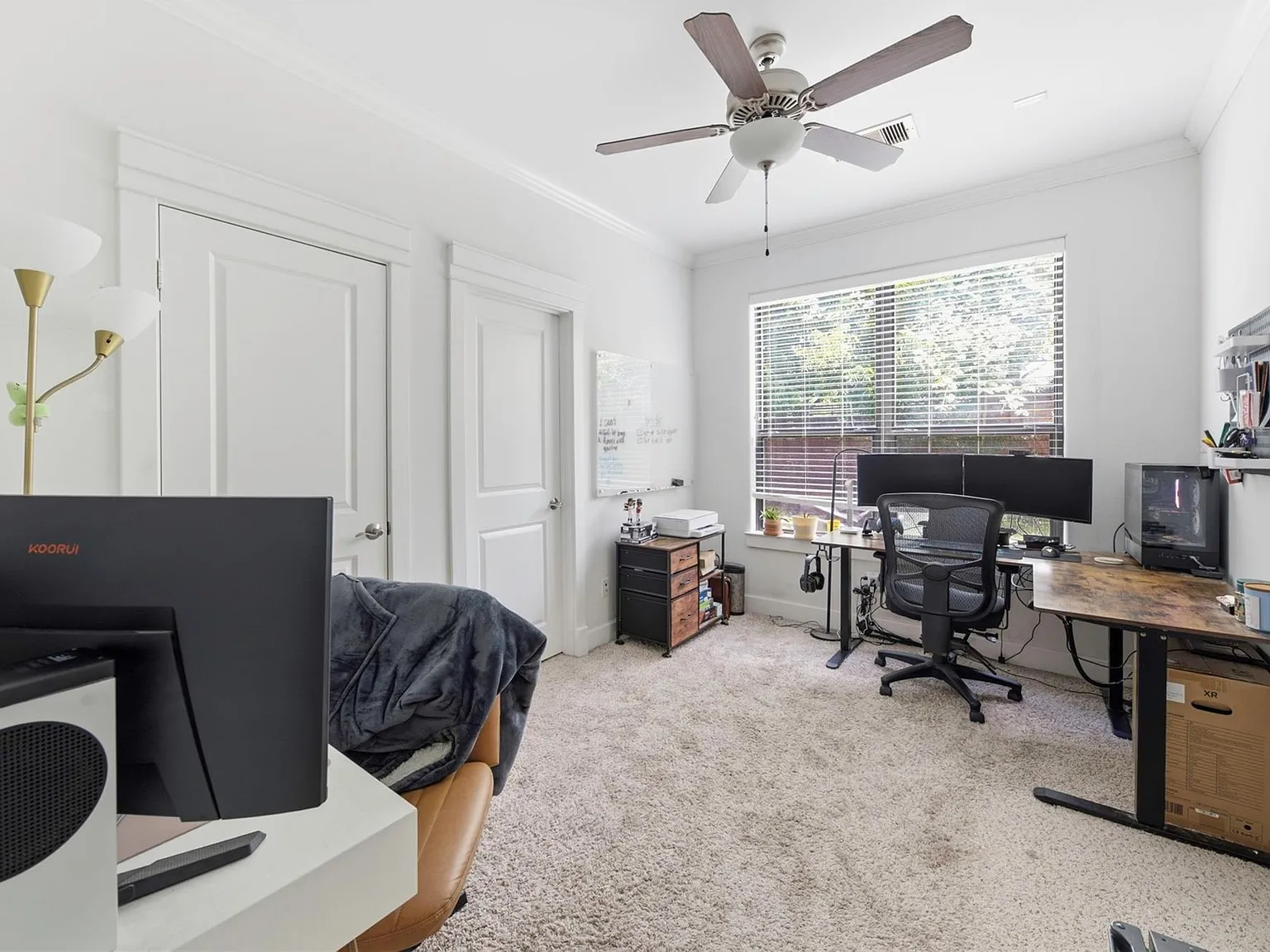 3 bed, 3.5 bath, 1990 sqft, $3,200 — Photo 4
