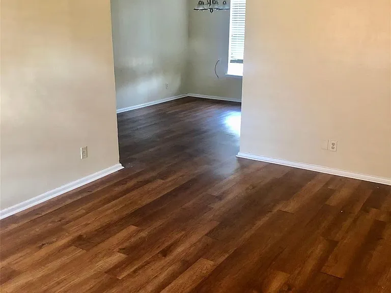 2709 Highwood Dr — Photo 2