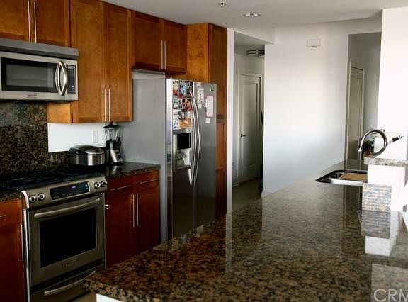 4th image of 300 E 4th St Unit 404