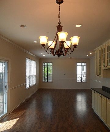 5th image of 11811 Niagra Ln