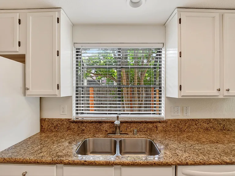 5213 Laguna Park Dr — Photo 18
