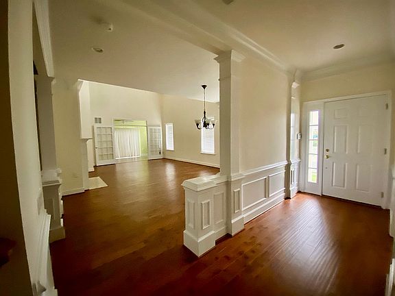 4th image of 44488 Oakmont Manor Sq