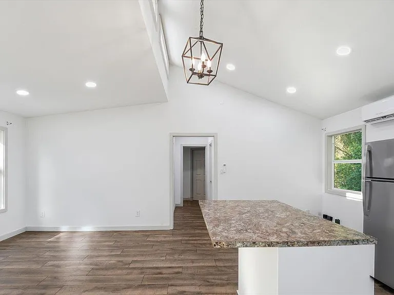 877 Yaupon Dr — Photo 14