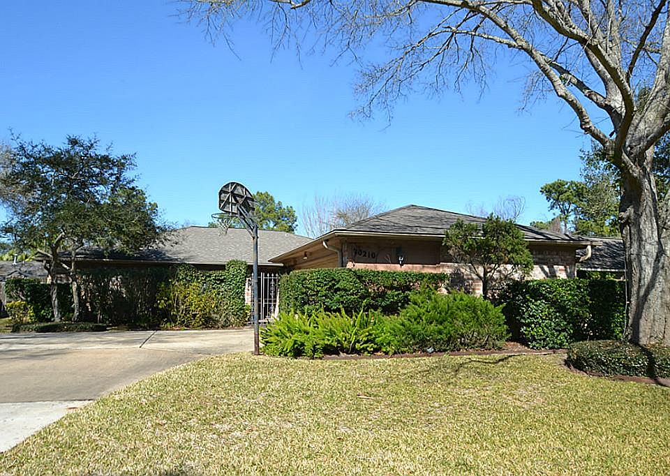 1st image of 20210 Warrington Dr