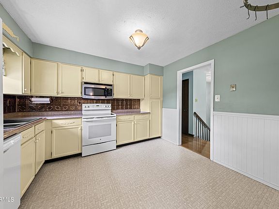 3rd image of 1716 Wagon Tongue Ln