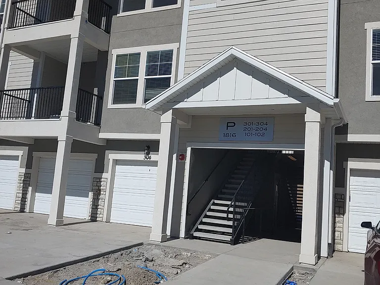 1816 N Eaglewood Dr #P303 — Photo 1