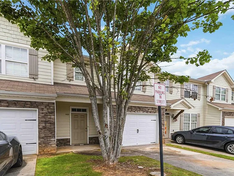 4401 Stone Gate Way — Photo 2