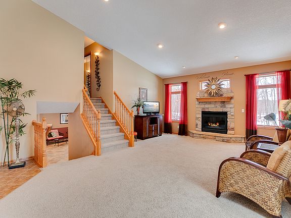 2nd image of 2085 Viking Blvd NE