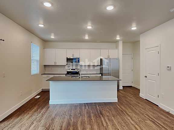 5th image of 6744 N Silver Creek Dr