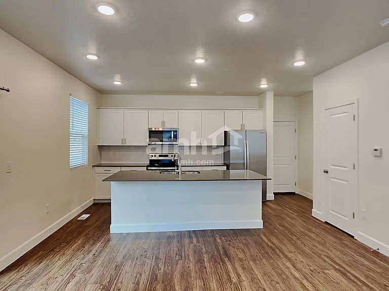 6744 N Silver Creek Dr — Photo 5