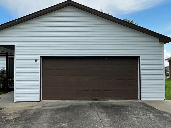3rd image of 143 Carmichael Cir