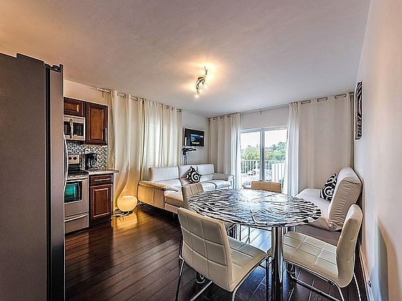 3rd image of 1420 Pennsylvania Ave APT 303