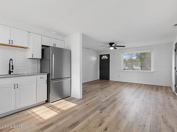 4th image of 5326 Devers Ave