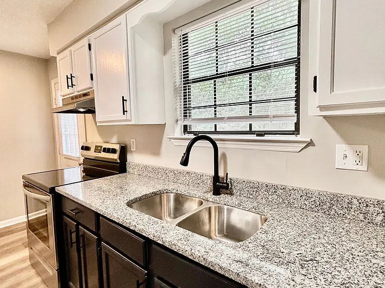 706 Roberta Dr — Photo 1