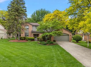 6153 Kiev St, West Bloomfield, MI 48324