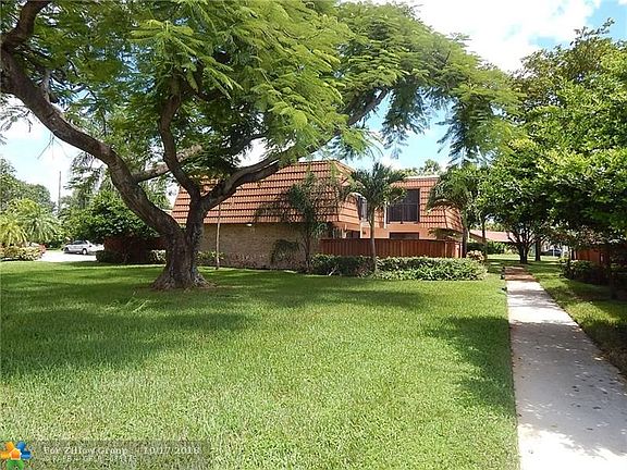 3rd image of 2825 Waterford Dr N #2825