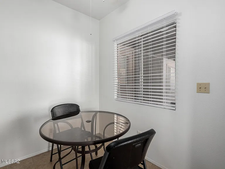 1810 E Blacklidge Dr #123 — Photo 7