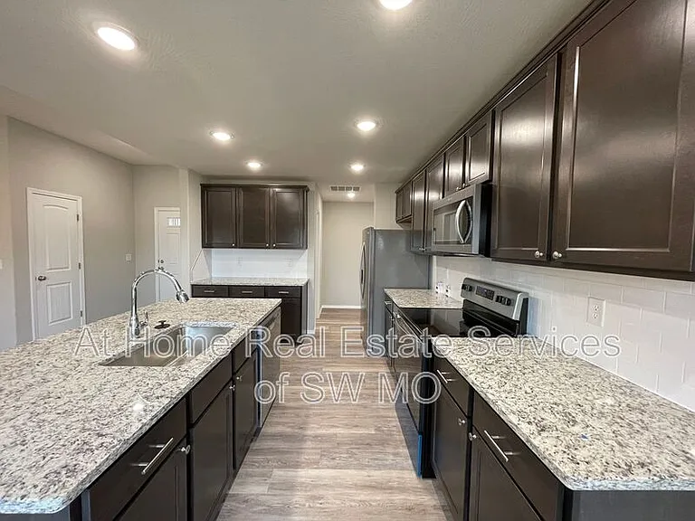 2108 N 21st St — Photo 5