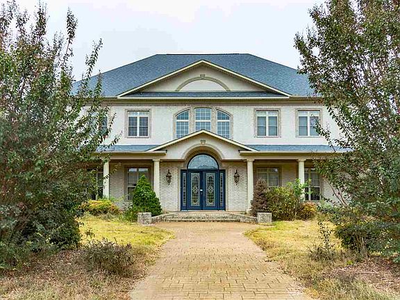 3rd image of 160 Redoak Dr