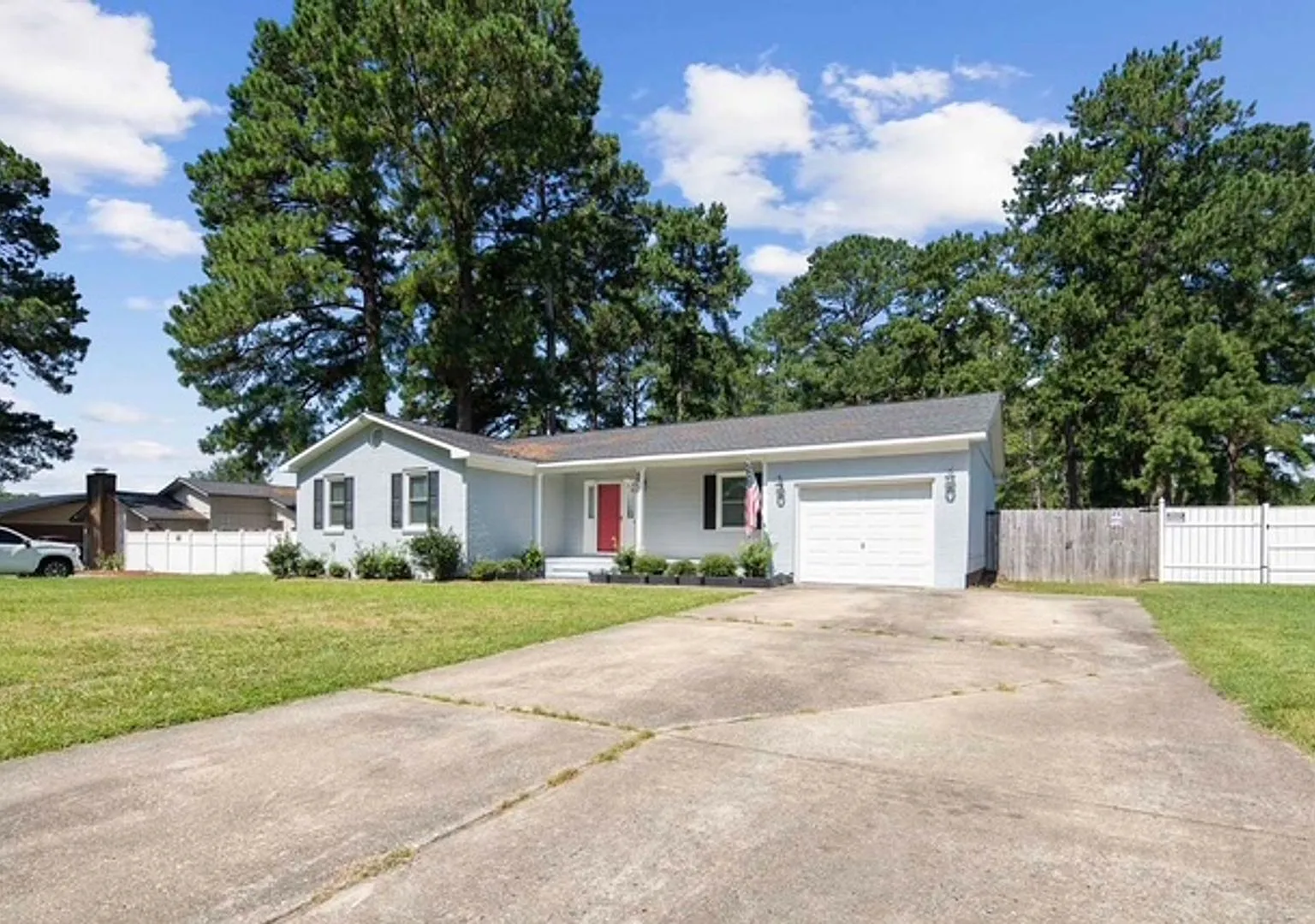 Welcome Home to 2142 Baywater Dr. in Fayetteville, NC! — Photo 2