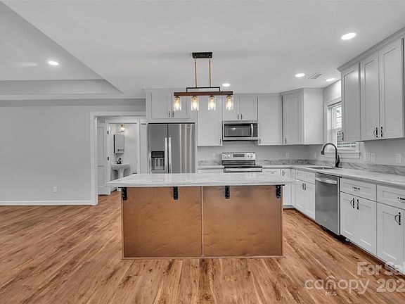 5th image of 190 Williamson St