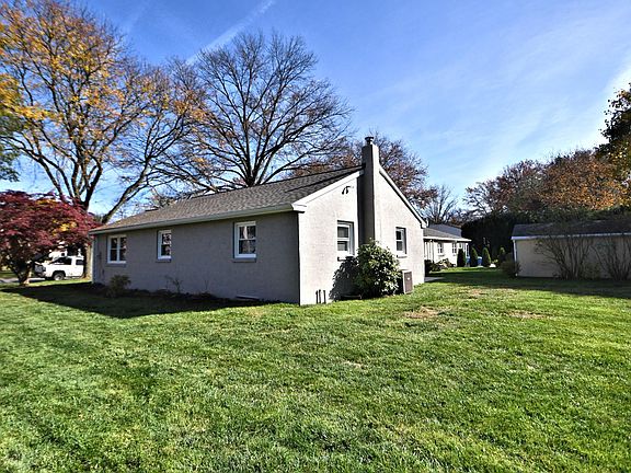 3rd image of 1281 Tyler Ave