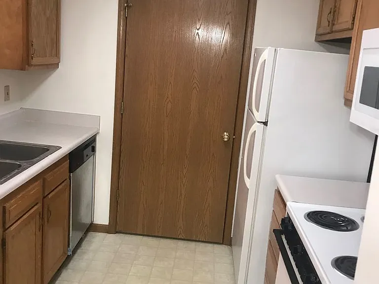 90 Bridgewater Ct — Photo 13