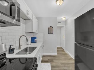 7 Division St APT 3A, Oak Park, IL 60302