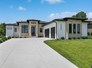 1217 S 93rd St, Lincoln, NE 68520