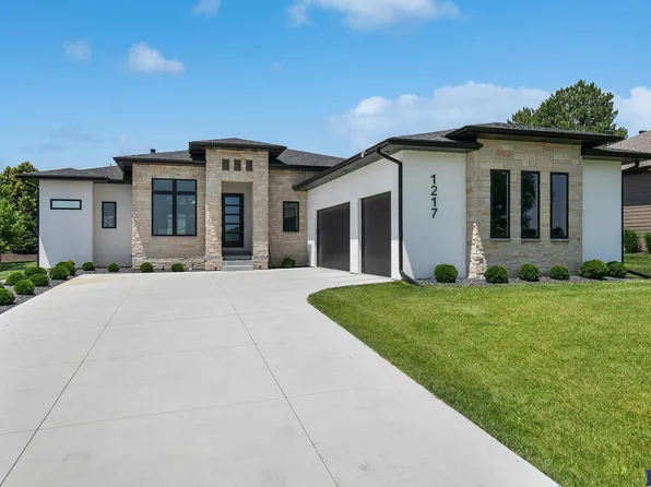 1217 S 93rd St, Lincoln, NE 68520