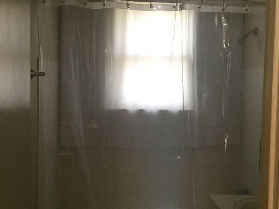 5th image of 620 Pleasanton Pl