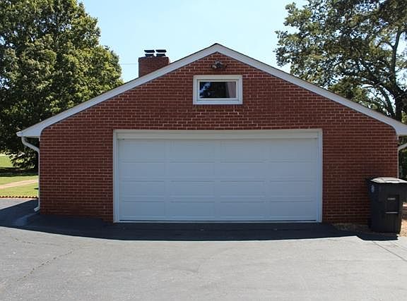 3rd image of 519 W Main St