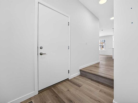 3rd image of 66 E Creekside Way SW