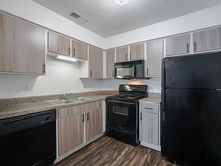 Ironhorse Flats-Kitchen