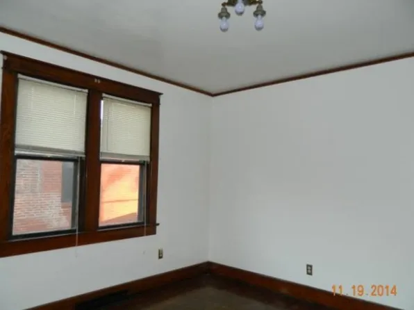935 Pearl St, Alton, IL 62002