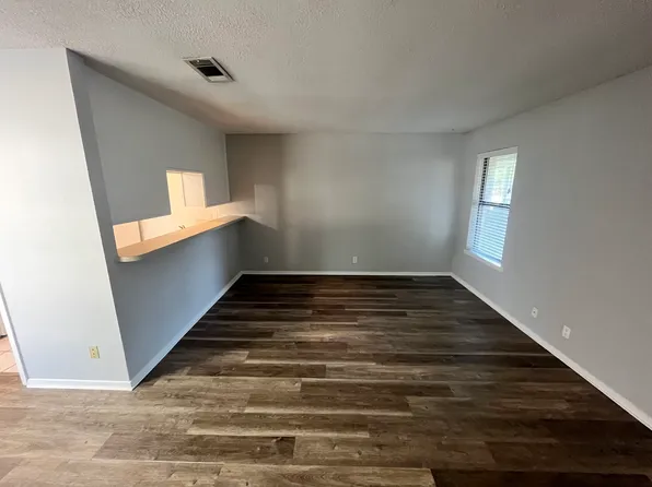 906 N Austin St, Denton, TX 76201