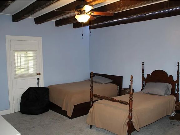 5th image of 828 Parker Rd